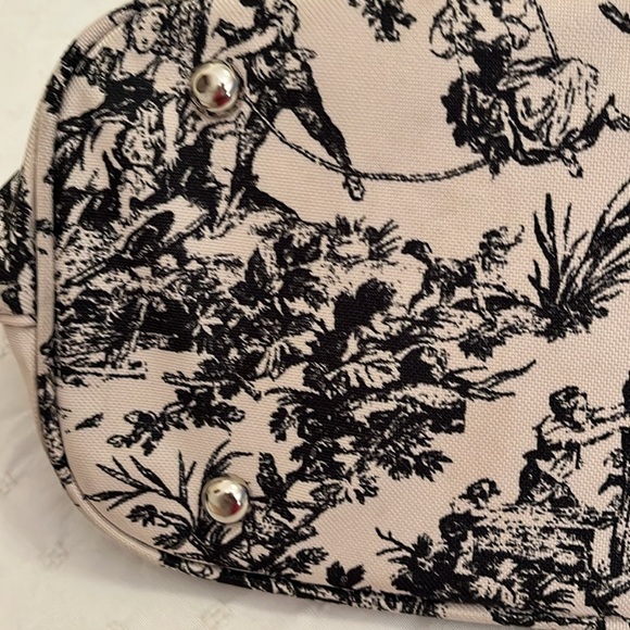Toile print ..non branded bag - Picture 10 of 10